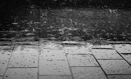 梦见外边下雨